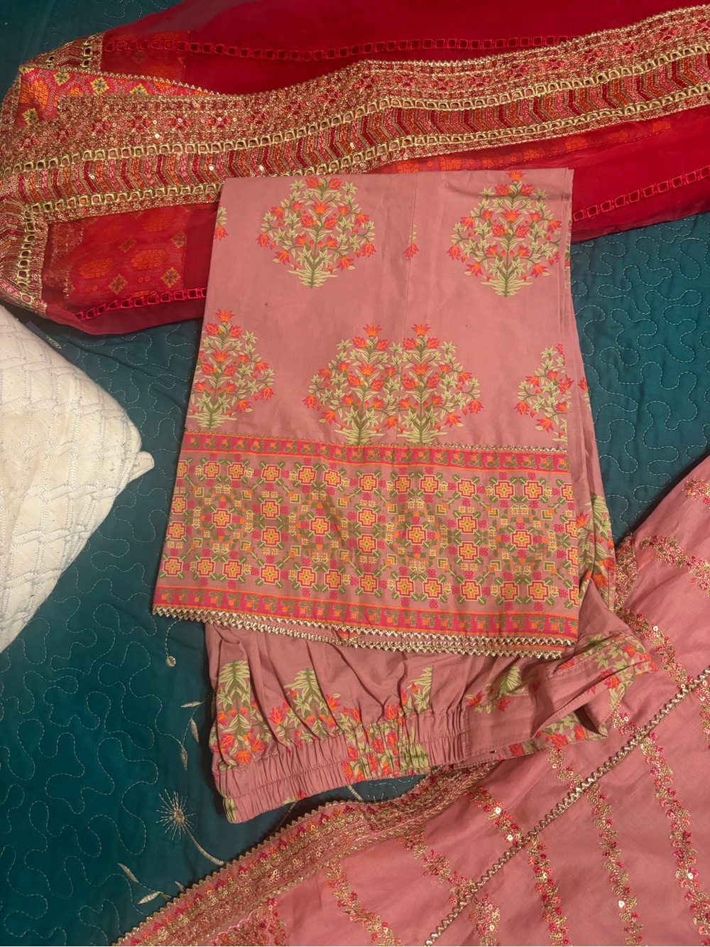 Embroidered Pink Long-Sleeve Women's Dress with Contrasting Dupatta - Picture 7 of 10